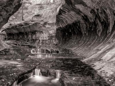 Subway Pools B&W