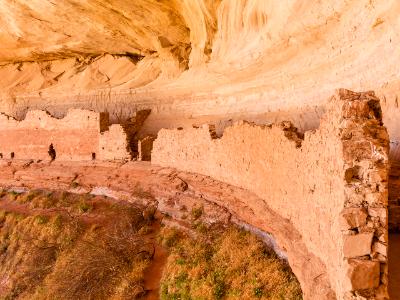 17 Room House on Curved Alcove Ledge