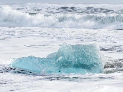 Iceberg in Surf