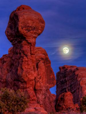 Moon over Garden of Eden Red Rock Pillar