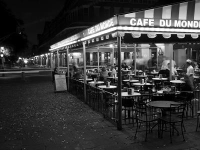 Cafe Du Monde Waiters
