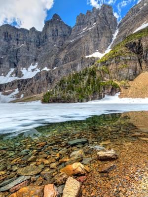 Iceberg Notch and Lake