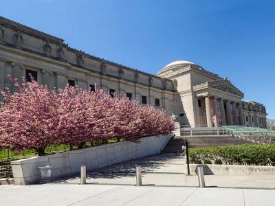 Brooklyn Museum Spring Panorama