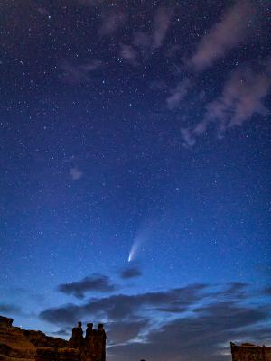 Three Gossips Comet Twilight