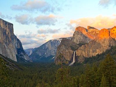 Warm Sunset on Yosemite Cliffs